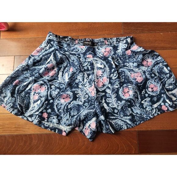 Torrid Blue, White, Pink Pasley Pull On Pleated Shorts size 1 or 1X - Picture 6 of 7